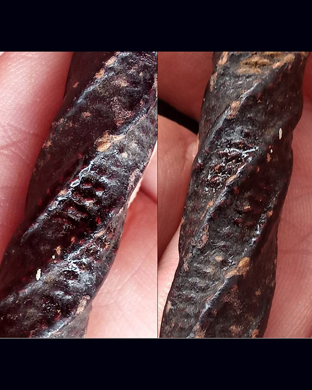 ตะกรุดตะกั่วเชือกถัก ลงรัก เก่าๆยาว 8.5 ซ.ม.