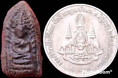 *พระรอดเล็ก เนื้อดิน ท่านพ่อลี วัดป่าคลองกุ้ง จันทบุรี ปี๒๔๙๖*