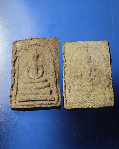 A954 พระสมเด็จ หลวงปู่เหรียญ วรลาโภ วัดอรัญบรรพต หนองคาย ออกวัดป่านาขาม กดมือ จำนวน 2 องค์