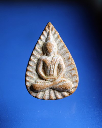 B725สมเด็จกลีบ บัวบวรมงคล วัดลิงขบ ย้อนยุค ปี15 พร้อมกล่องเดิมๆจากวัด เกจิดัง ยุคนั้นร่วมปลุกเสก