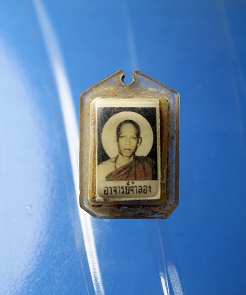 B367รูปถ่ายเก่า พร้อมตะกรุด 3 ดอก อาจารย์จำลอง เลี่ยมเก่าเดิม ๆ