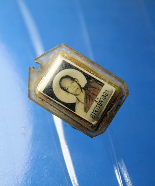 B367รูปถ่ายเก่า พร้อมตะกรุด 3 ดอก อาจารย์จำลอง เลี่ยมเก่าเดิม ๆ