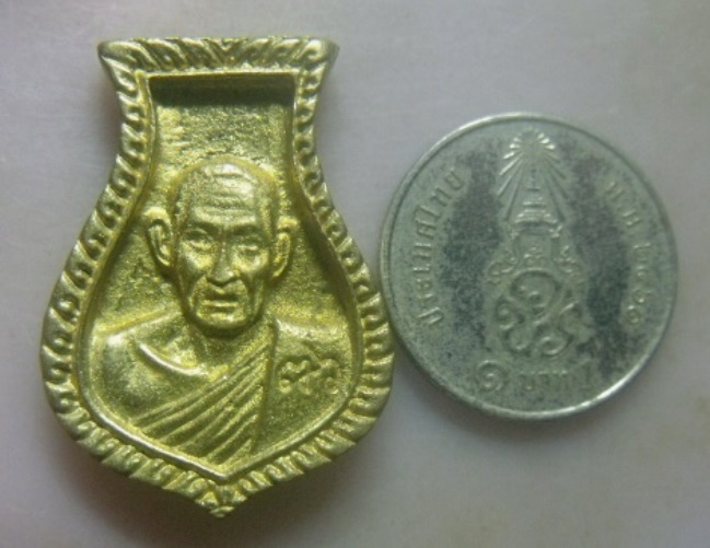 **วัดใจ**เหรียญหล่อคอน้ำเต้า หลวงพ่อยิด วัดหนองจอก จ.ประจวบคีรีขันธ์ หลังยันต์ ปี ๒๕๓๖**สวยๆ