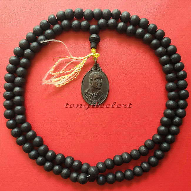 ประคำหลวงพ่ออุตตมะ วัดวังก์วิเวการาม จ.กาญจนบุรี พร้อมเหรียญรุ่นเก่า สวยมากค่ะ