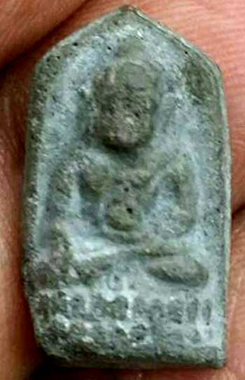 พระชัยวัฒน์ห้าเหลี่ยม เนื้อผงเทา ปี2485 ท่านเจ้าคุณศรีฯ(สนธิ์) วัดสุทัศน์ฯ