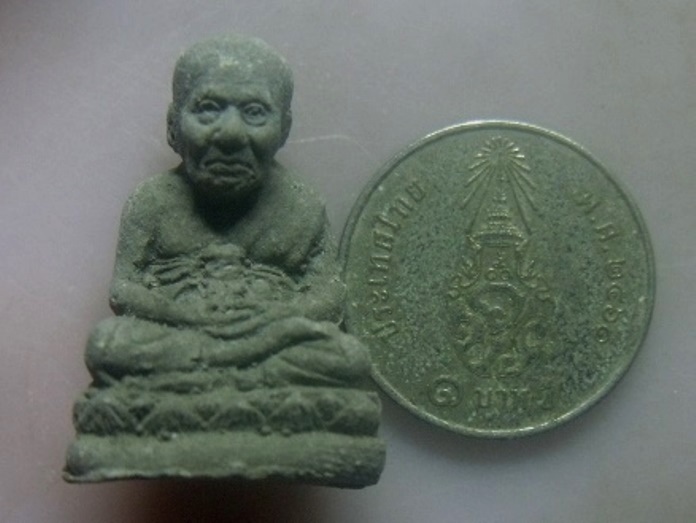 **วัดใจ**หลวงปู่ทวดเนื้อว่านลอยองค์ วัดสะบ้าย้อย ประสบการณ์เครื่องบินตก**สวยๆ เชิญชมครับ