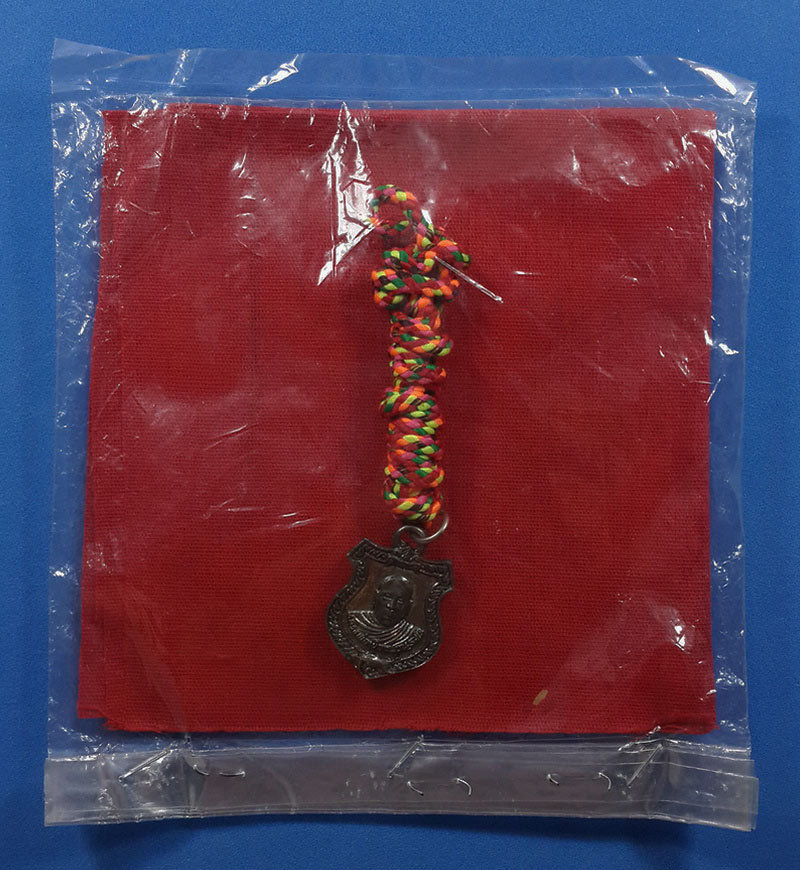 พระชุด (สติ๊กเกอร์ - ผ้ายันต์ - เหรียญ) หลวงพ่อเขียน วัดกระทิง จ.จันทบุรี ซองเดิม 