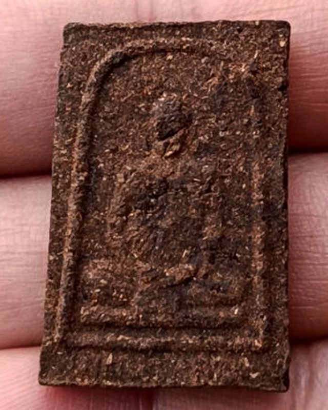 พระเนื้อว่านผสมชานหมาก หลวงพ่อขาว หลังหลวงพ่อเมตตาหลวง วัดเทพพิทักษ์ปุณณาราม จ.นครราชสีมา ศิษย์อาวุโ