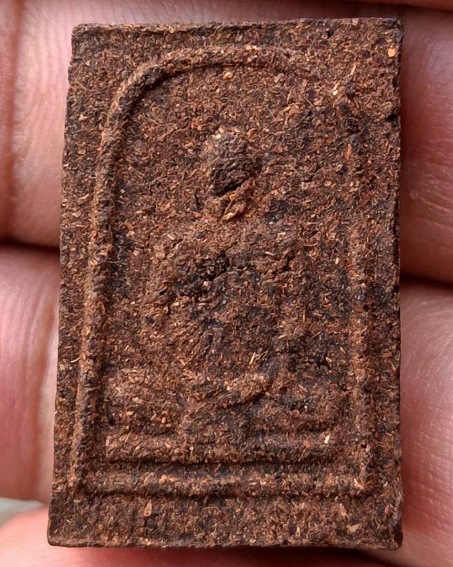 พระเนื้อว่านผสมชานหมาก หลวงพ่อขาว หลังหลวงพ่อเมตตาหลวง วัดเทพพิทักษ์ปุณณาราม จ.นครราชสีมา ศิษย์อาวุโ