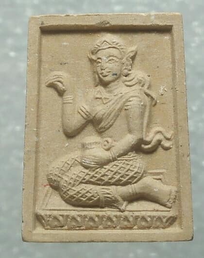 พระผงนางกวักหลังยันต์ หมึกแดง 