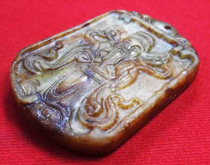โมรา หรือ อาเกต (อังกฤษ: agate) (SiO2)แกะสลักเทพเจ้าจีน 