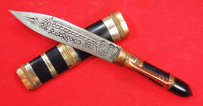 มีดหมอลายเสมาด้ามและฝักไม้มงคล