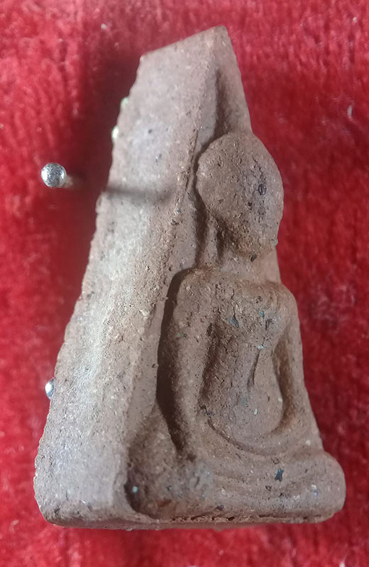 พระนางพญา พิมพ์เข่าโค้ง สมเด็จพระเทพฯ 4 รอบ ออกปี 2546 ตะกรุดเนื้อเงินหลวงพ่อคูณ วัดบ้านไร่ #A2   