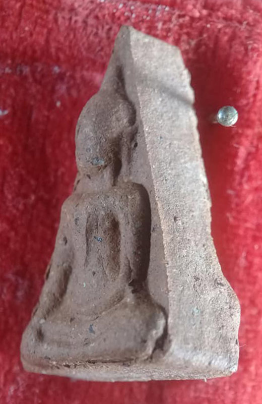 พระนางพญา พิมพ์เข่าโค้ง สมเด็จพระเทพฯ 4 รอบ ออกปี 2546 ตะกรุดเนื้อเงินหลวงพ่อคูณ วัดบ้านไร่ #A2   