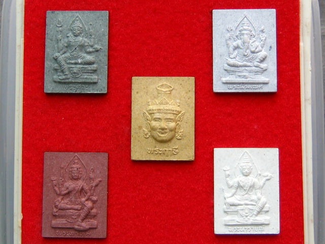 พระชุด มหาเทพมงคล เฉลิมพระชนมพรรษา 6 รอบ สก. สภาผู้แทนราษฎร ปี2547