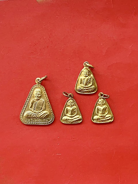 หลวงพ่อเงิน วัดบางคลาน จ.พิจิตร ( 4 เหรียญ )
