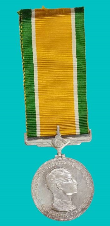 เหรียญแพรแถบเนื้อเงิน ในหลวงร.9 ที่ระลึกพระราชพิธีฉลองสิริราชสมบัติครบ25ปี เนื้อเงิน ปี 2514