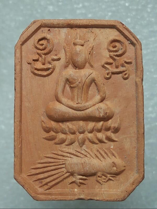 พระเนื้อดินขี่เม่น พิมพ์หลวงพ่อปาน (ยุคหลัง) 