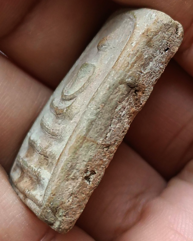 สมเด็จหลังจารยันต์ พระบ้านเก่าเก็บหลายสิบปี ไม่ทราบที่ ขนาดประมาณ 3.5 x 2.2 ซ.ม.