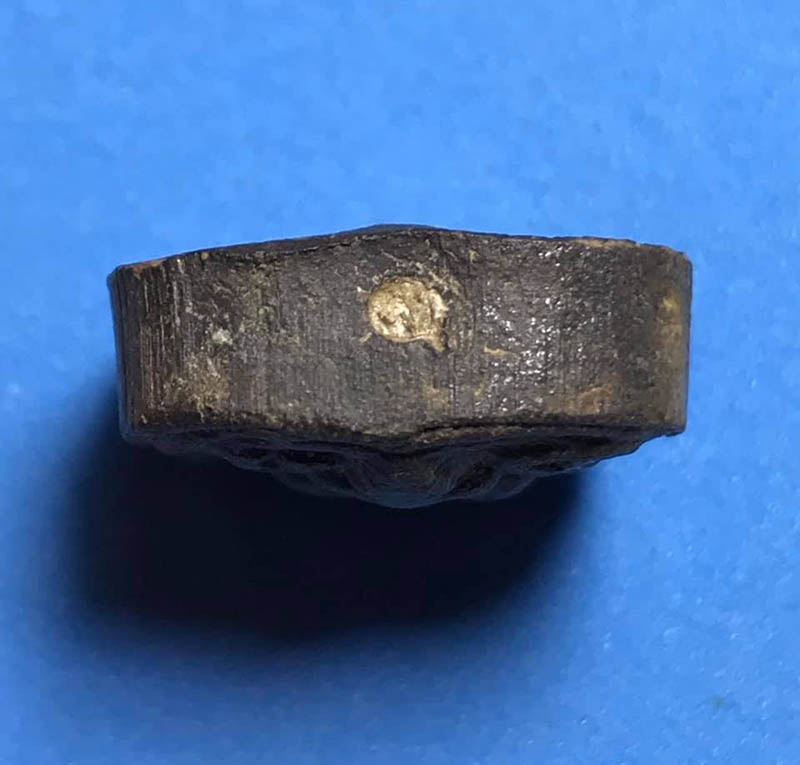 หลวงพ่อปานพิมพ์ขี่ปลา ปี 2527 เนื้อดำ หลวงพ่อฤาษีลิงดำปลุกเสก