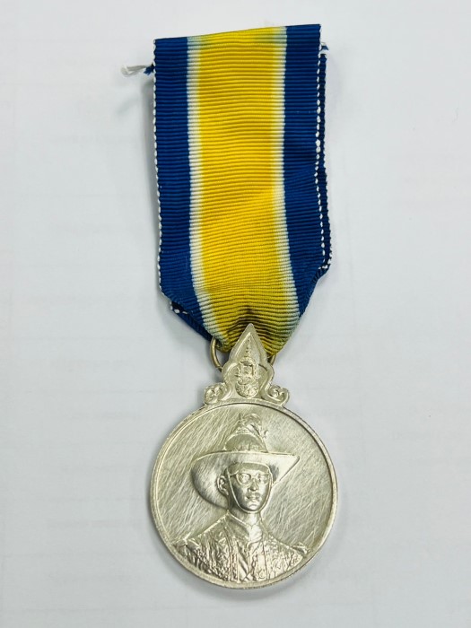 เหรียญแพรแถบ เฉลิมพระชนมพรรษาในหลวง รัชกาลที่9 ครบ 6รอบ 72พรรษา ปี2542 สภาพตามรูป