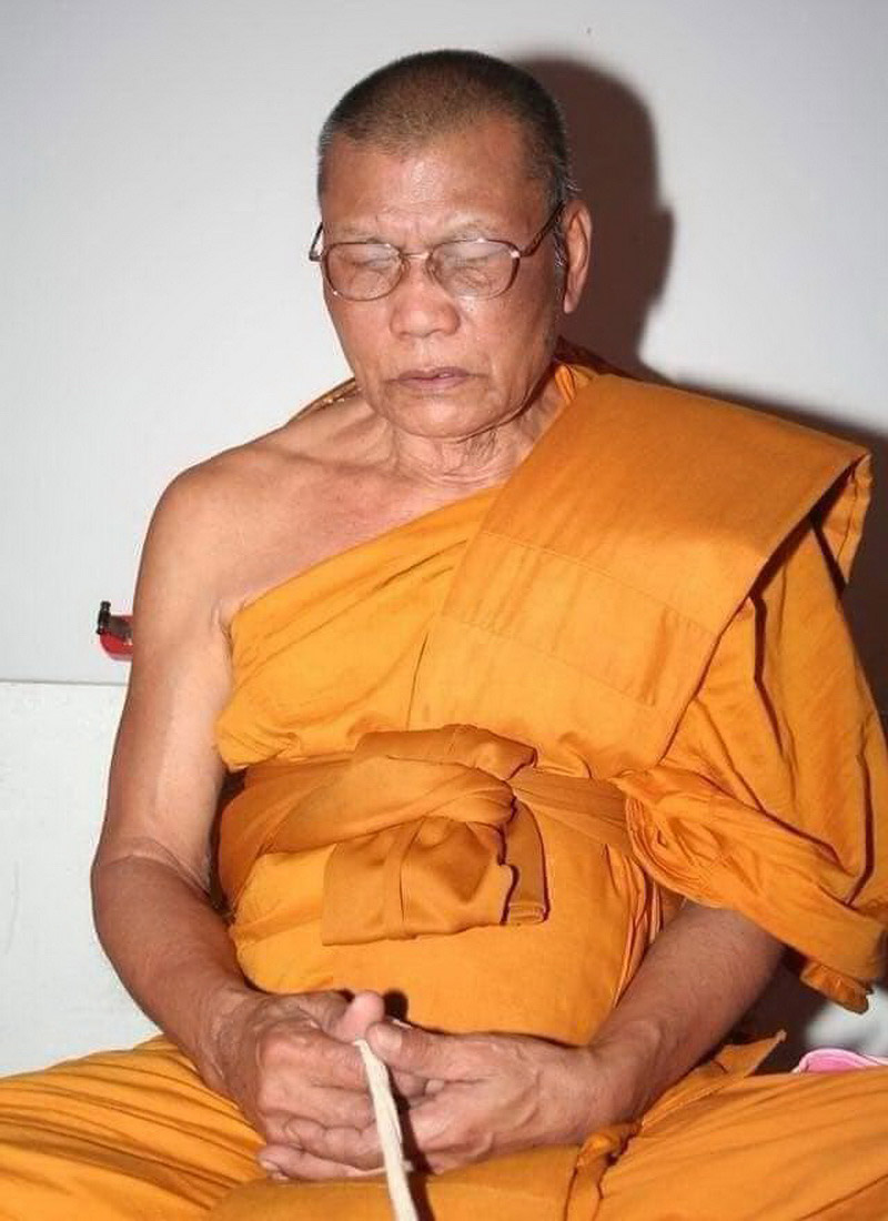 พระสมเด็จรุ่นแรก หลวงพ่อเสาร์ วัดดอนหญ้านาง จ.อยุธยา