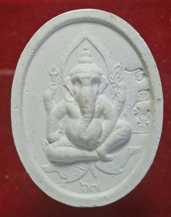 พระพิฆเนศ หลวงพ่อไพบูลย์  วัดอนาลโย พะเยา  หลังยันต์สวัสดิกะ หมายเลย ๒๕๒๗ เนื้อผง  