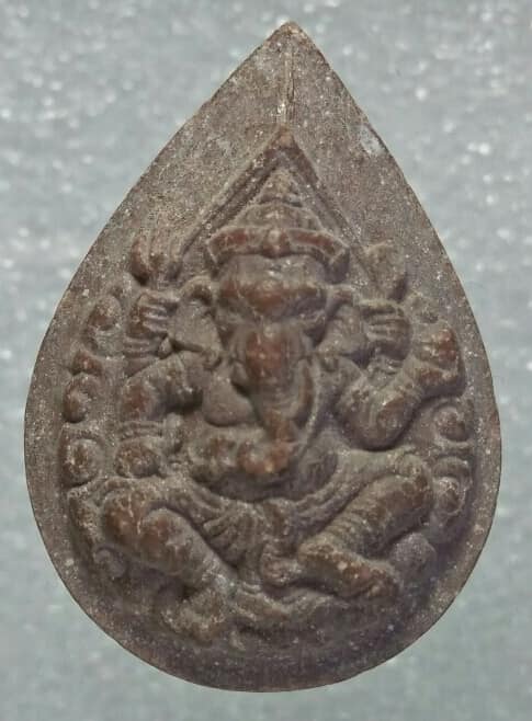 พระพิฆเนศ เนื้อผง หลังตรา ภปร ปี ๒๕๔๓ 