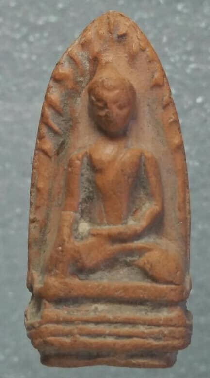 พระรอด เนื้อดิน