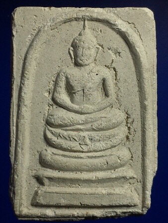 พระสมเด็จ พิมพ์ฐานบัววงพระจันทร์ หลวงพ่อกึ๋น วัดดอน ปี2489 กรุงเทพฯ