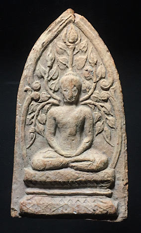 พระเนื้อดินพิมพ์ยอดขุนพลปรกโพธิ์ หลวงพ่อเต๋ วัดสามง่าม จ. นครปฐม พ.ศ.2507 ด้านหลังยันต์สามง่าม 