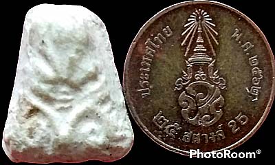 *ปิดตานะหัวเข่า ท่านเจ้าคุณผล วัดหนัง เนื้อผง*