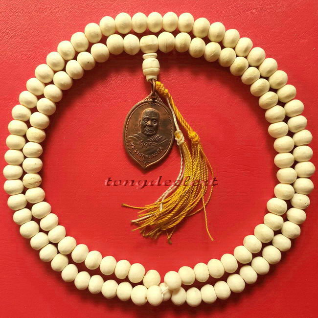 ประคำหลวงพ่ออุตตมะ วัดวังก์วิเวการาม จ.กาญจนบุรี มีเหรียญห้อยปลายประคำด้วยค่ะ