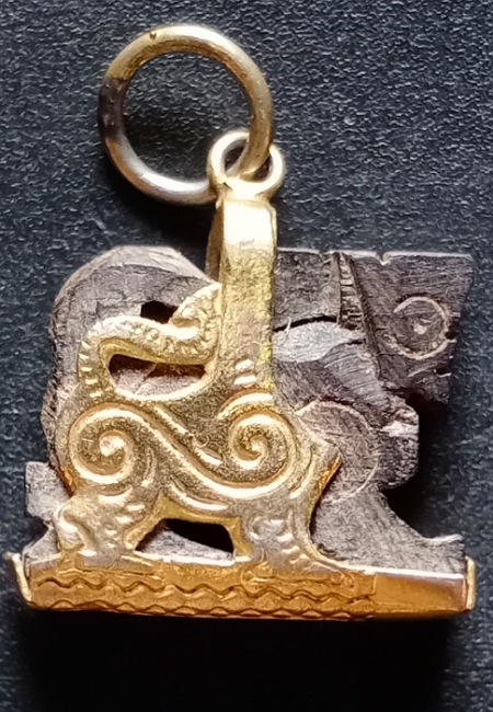 สิงห์ ไม้งิ้วดำแกะ หลวงพ่อหอม วัดชากหมาก ระยอง (ขนาดเล็ก) เคาะเดียว