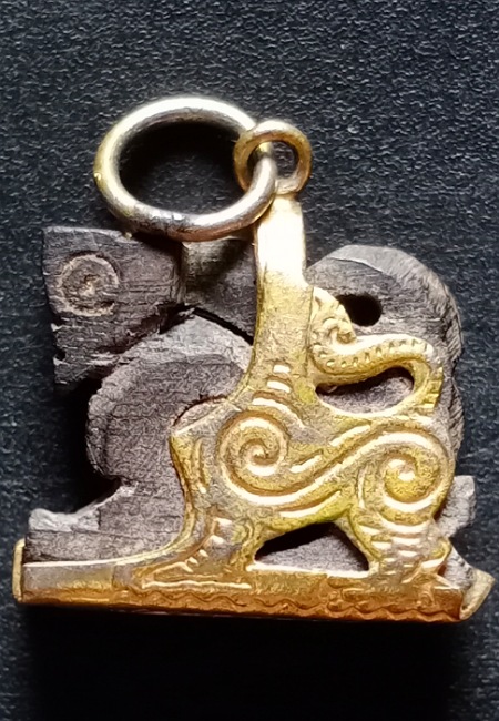 สิงห์ ไม้งิ้วดำแกะ หลวงพ่อหอม วัดชากหมาก ระยอง (ขนาดเล็ก) เคาะเดียว