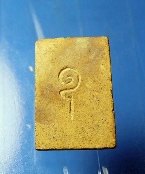 B388พระสมเด็จ หลังอุ  พิมพ์ทรงเจดีย์ สภาพเก่า แห้ง ๆ ไม่ทราบที่