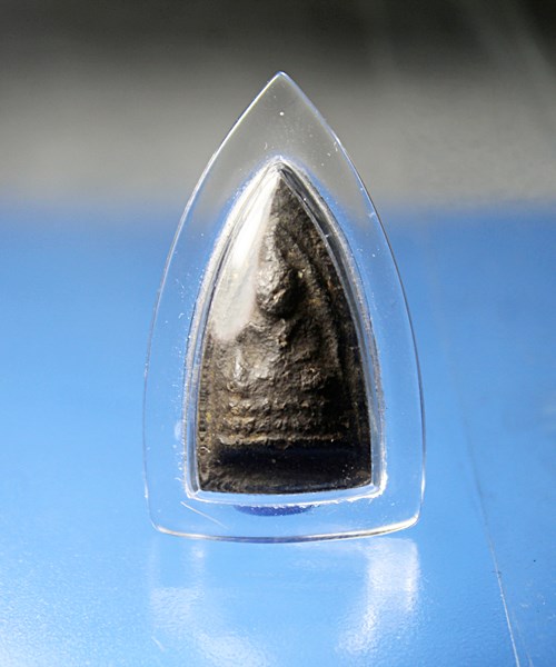 B282พระชัยวัฒน์ครึ่งซีก พิมพ์วัดแหลมฟ้าผ่า เนื้อดิน ท่านเจ้าคุณศรีฯ(สนธิ์) วัดสุทัศน์ฯ เสนอพิมพ์พระช