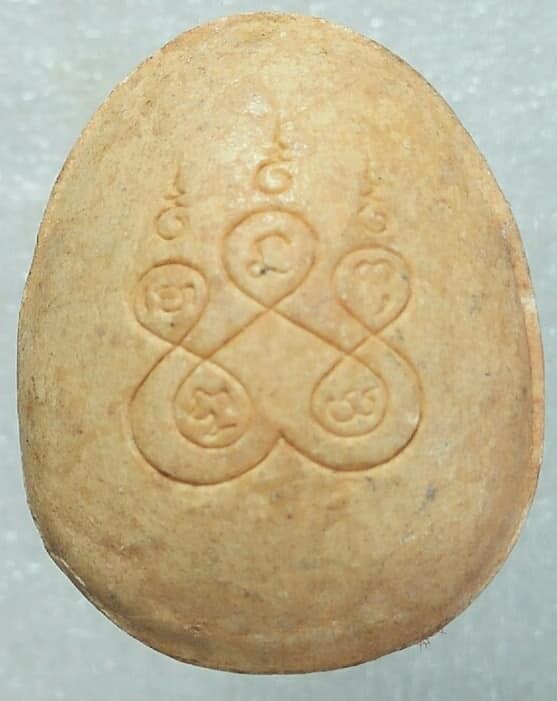 พระปิดตา เนื้อผง หลังยันต์ห้า 