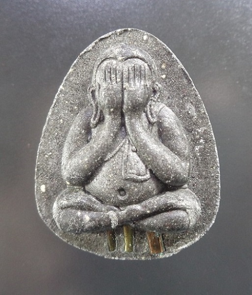 พระปิดตาพิมพ์ใหญ่ หลวงปู่โต๊ะ ออกวัดถ้ำสิงโตทอง จ.ราชบุรี เนื้อผงพุทธคุณสีดำ รุ่น ๙ นะ สวยครับ