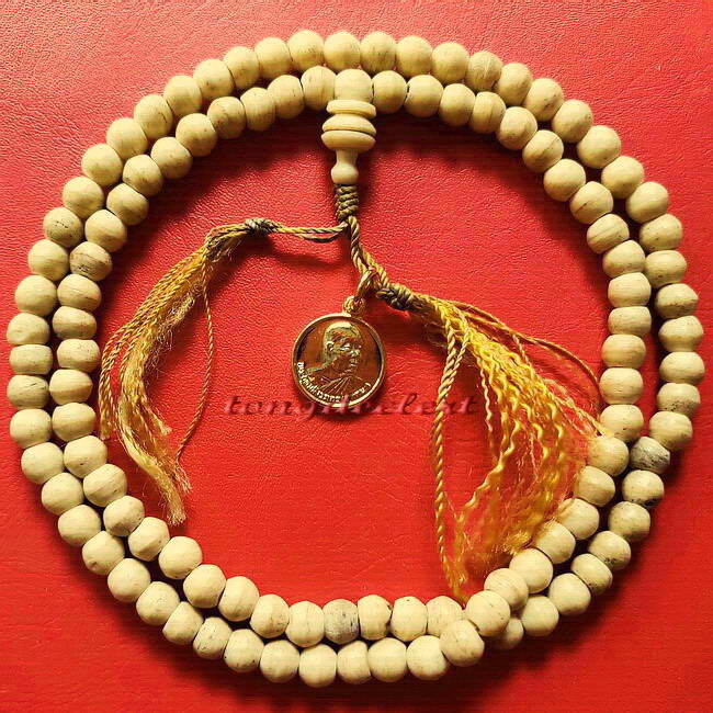 ประคำหลวงพ่ออุตตมะ วัดวังก์วิเวการาม จ.กาญจนบุรี มีเหรียญห้อยปลายประคำด้วยค่ะ