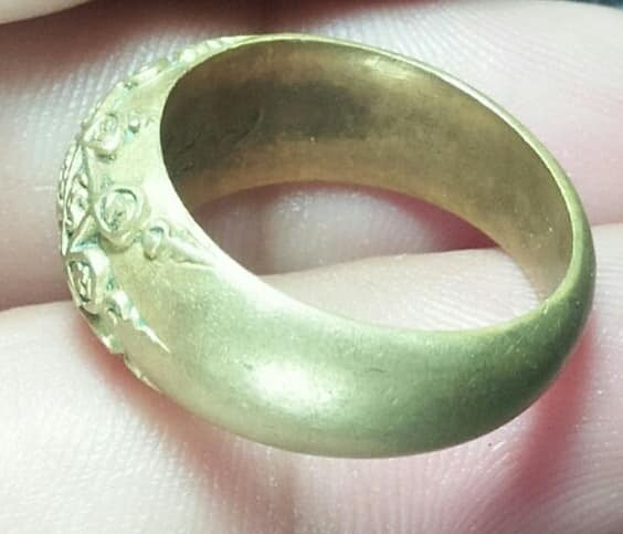 แหวนทองเหลือง วัดโบสถ์ ปี ๕๗ 