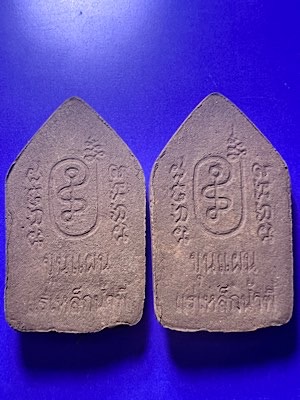 ***เคาะเดียว*** 2 องค์ ขุนแผน เนื้อแร่เหล็กน้ำพี้ ฝั่งตะกรุดหนึ่งดอก ไม่ทราบที่