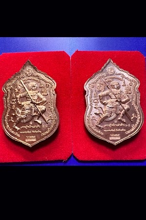 ***2 เหรียญ เคาะเดียว***เหรียญท้าวเวสสุวรรณ หน้าเทพ หลังพระพิราบเต็มองค์ หลวงพ่อพัฒน์ เคาะเดียว