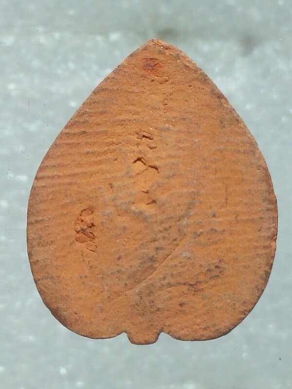 พระผงเกจิ พิมพ์ใบโพธิ์ ไม่ทราบวัด