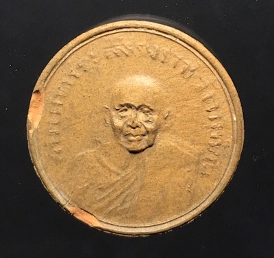 พระพิมพ์จันทร์ลอยพระสังฆราชแพร หลังธรรมจักรพระพุทธนิยม วัดสุทัศ เจ้าคุณศรี (สนธิ์)