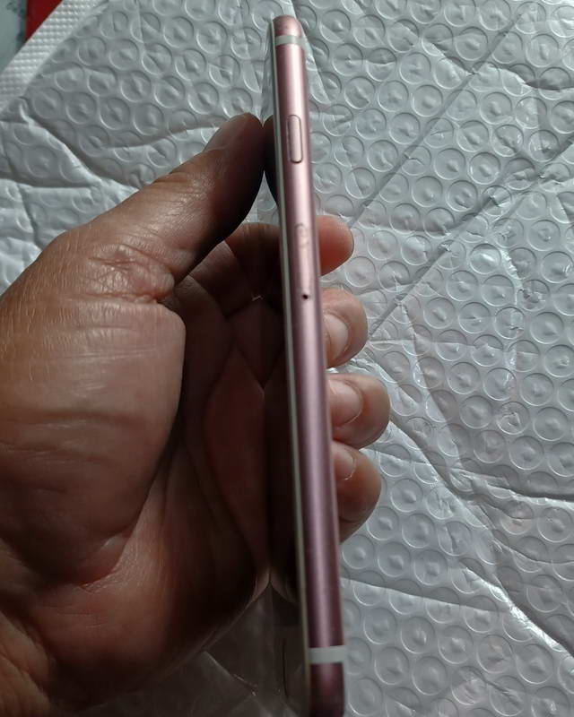 ไอโฟน 6s 64 GB สภาพสวย