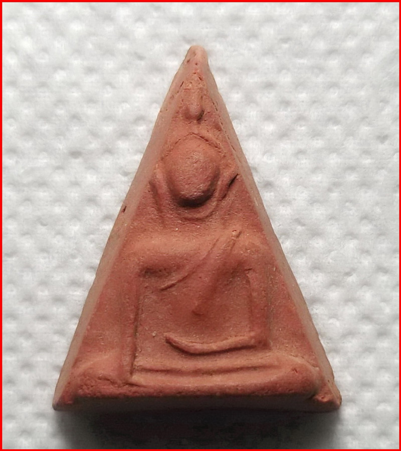 พระนางพญา พิมพ์เล็กสังฆาฎิ หลังยันต์ดวง อ.ถนอม วัดนางพญา พิษณุโลก เนื้อดิน ปี 2514 พร้อมบัตร 