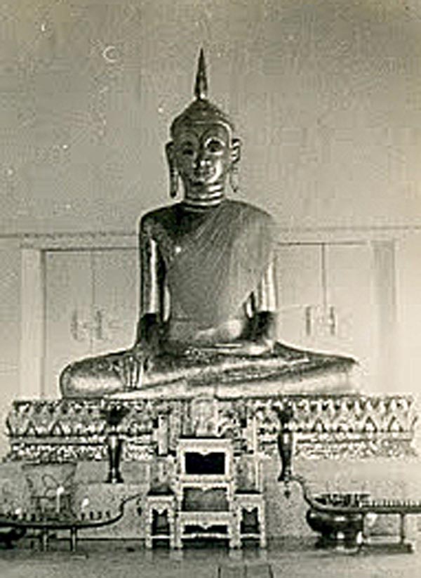 หลวงพ่อโต วัดยาง พระโขนง กทม. พิมพ์กลาง เนื้อผง สวยๆราคาเบาๆ