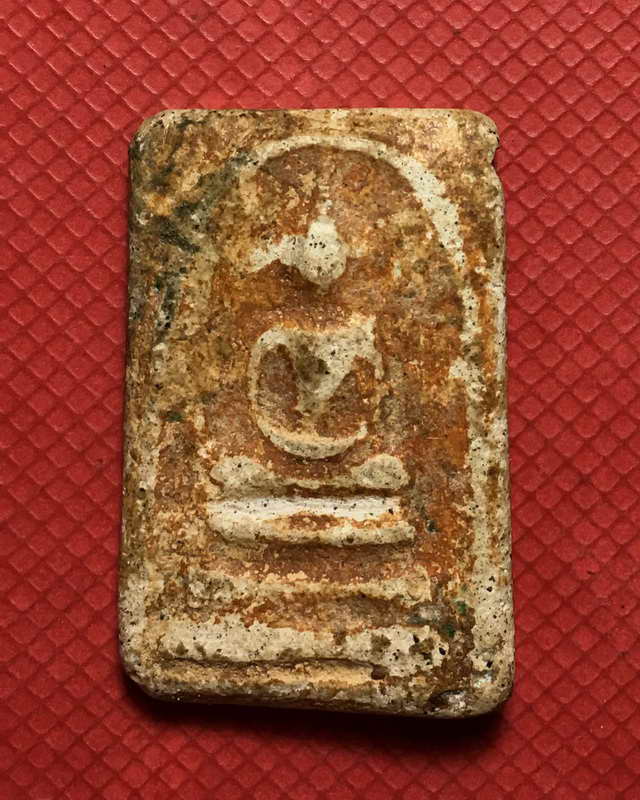 พระสมเด็จสามชั้นเนื้อผงชอล์คหลวงปู่อ่อน วัดหนองไผ่ ไพศาลี นครสวรรค์