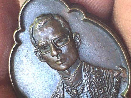 เหรียญในหลวงร.๙ ที่ระลึก ๔ รอบ พศ.๒๕๑๘ เนื้อทองแดง พิมพ์นิยม
